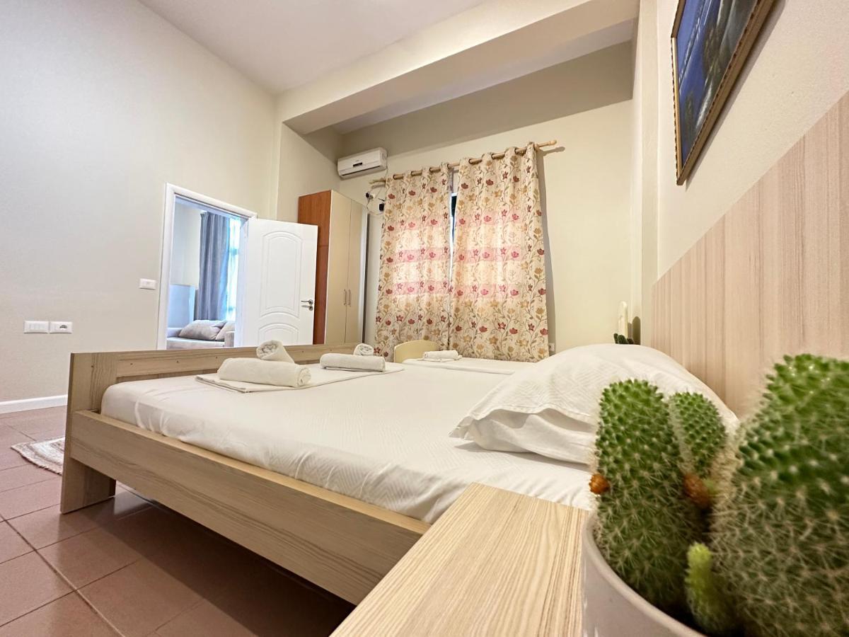 Rias Seaside Apartments Vlorë Buitenkant foto