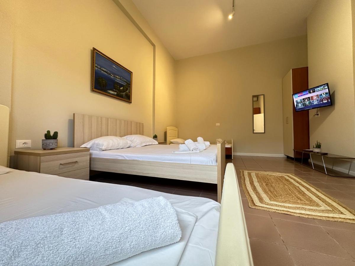 Rias Seaside Apartments Vlorë Buitenkant foto