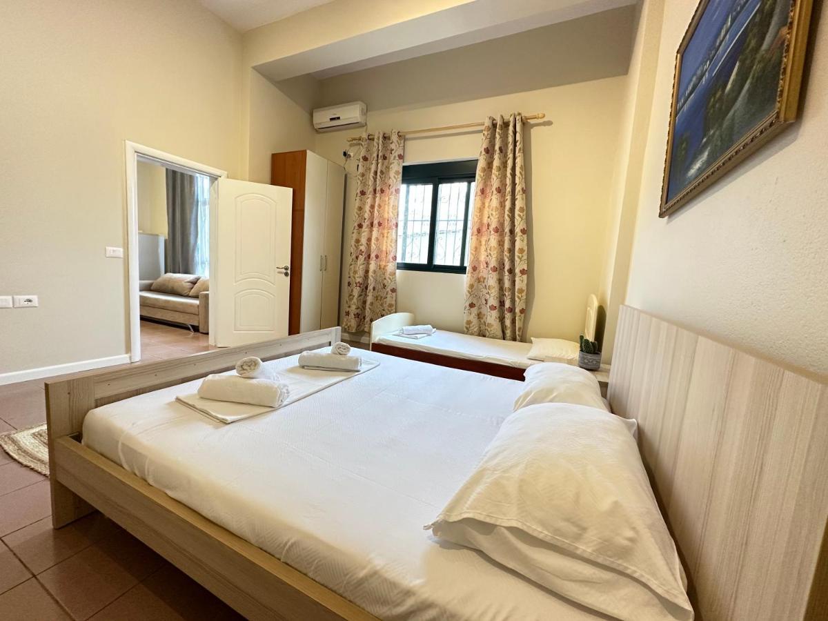 Rias Seaside Apartments Vlorë Buitenkant foto