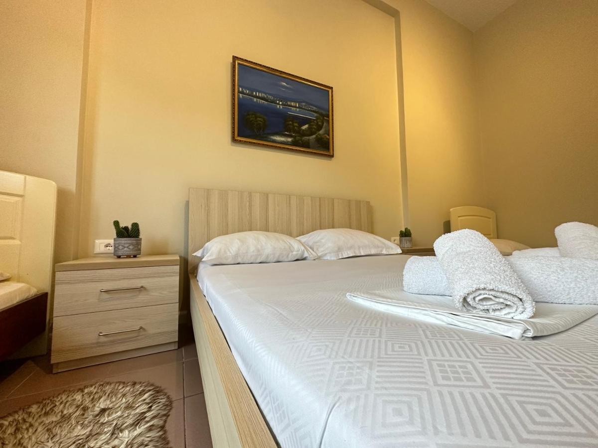 Rias Seaside Apartments Vlorë Buitenkant foto