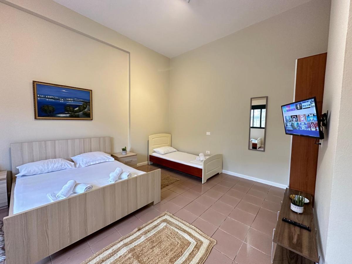 Rias Seaside Apartments Vlorë Buitenkant foto