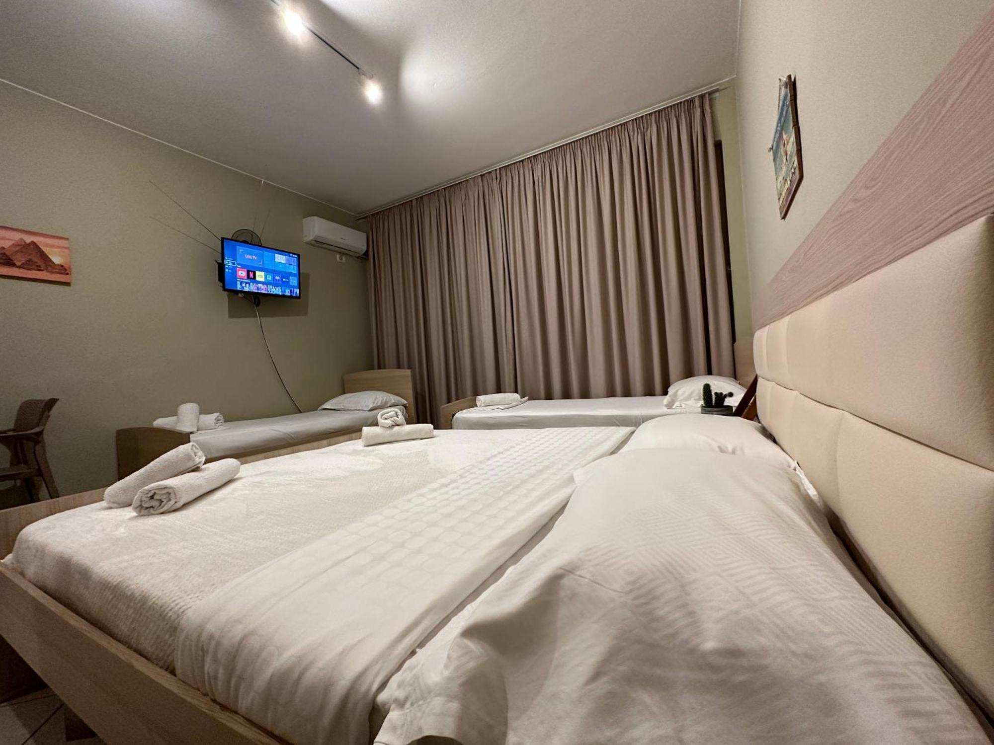 Rias Seaside Apartments Vlorë Buitenkant foto
