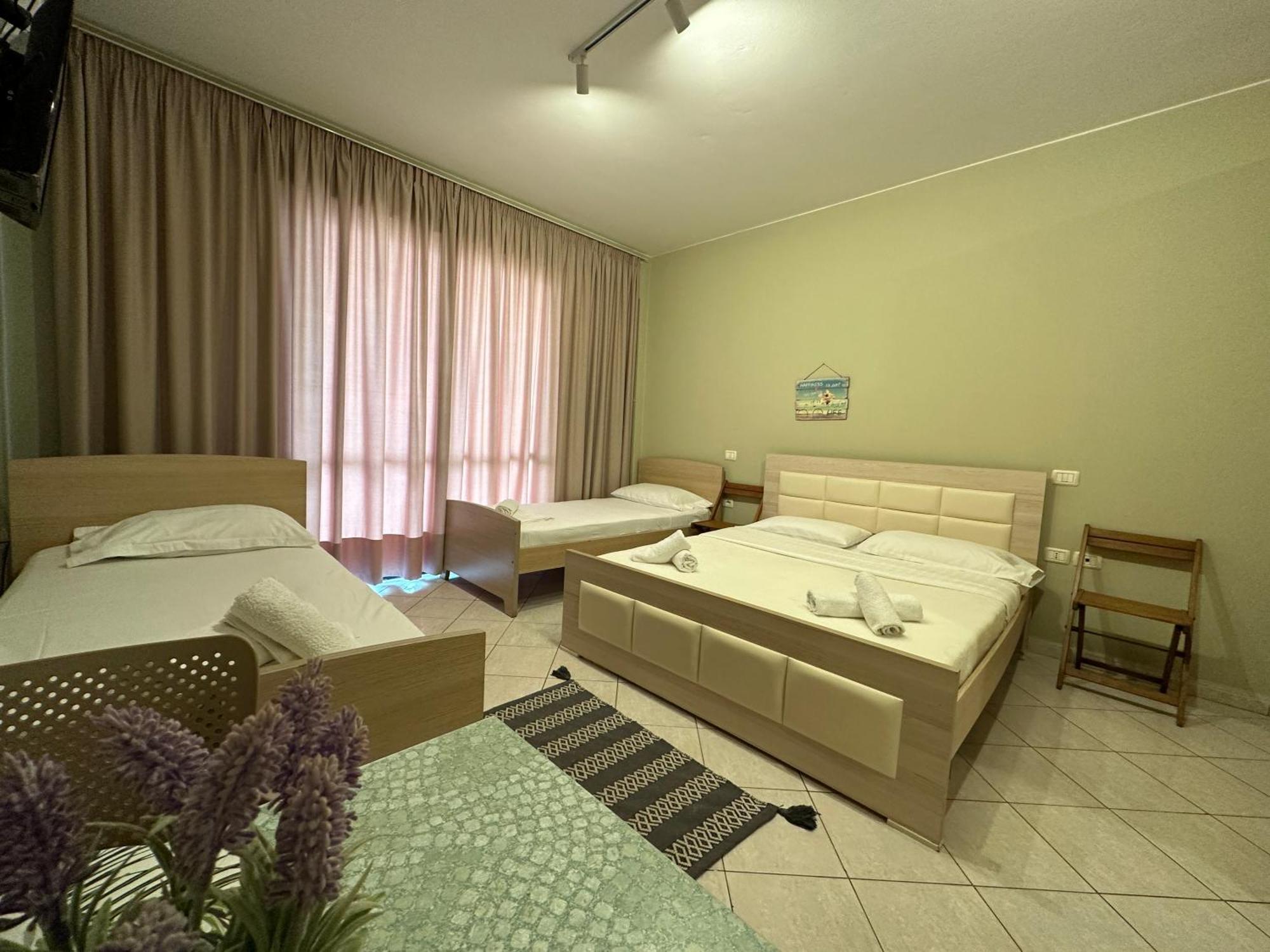 Rias Seaside Apartments Vlorë Buitenkant foto
