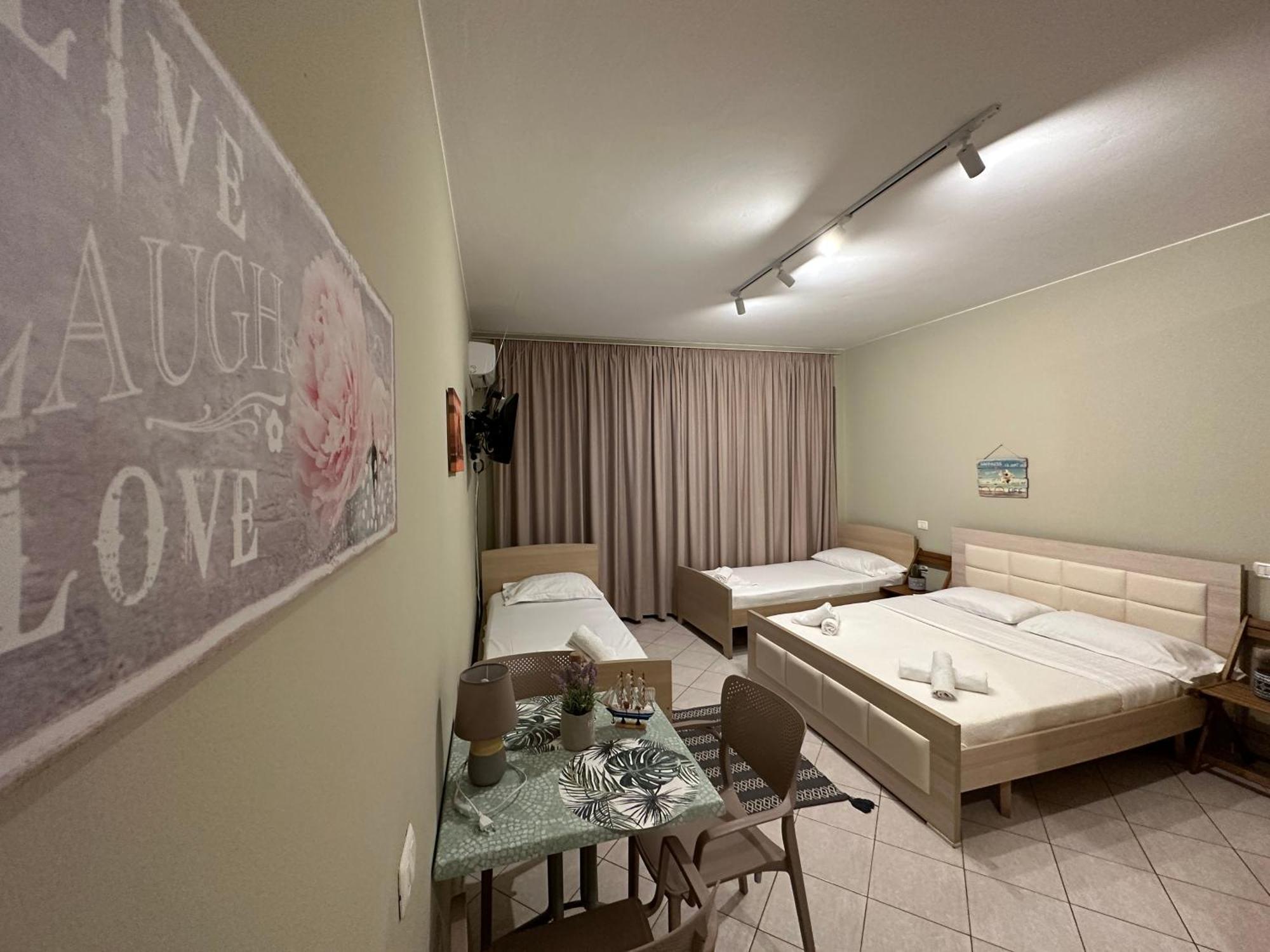 Rias Seaside Apartments Vlorë Buitenkant foto