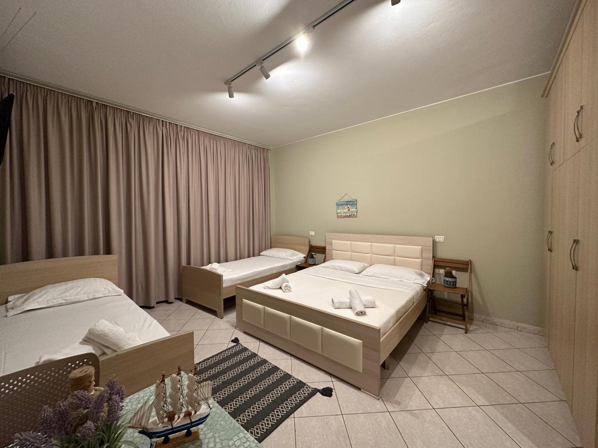 Rias Seaside Apartments Vlorë Buitenkant foto